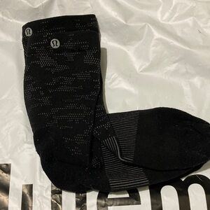 🎁Free to bundle!!lululemon athletica Black run M  Crew Socks camo Pattern logo
